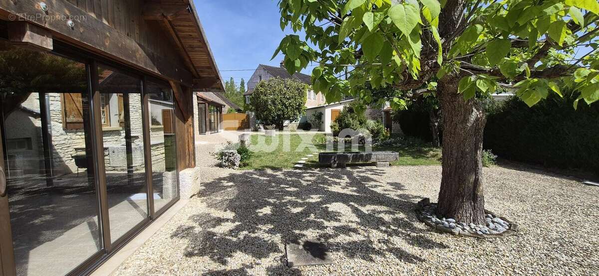 Maison à NOYERS
