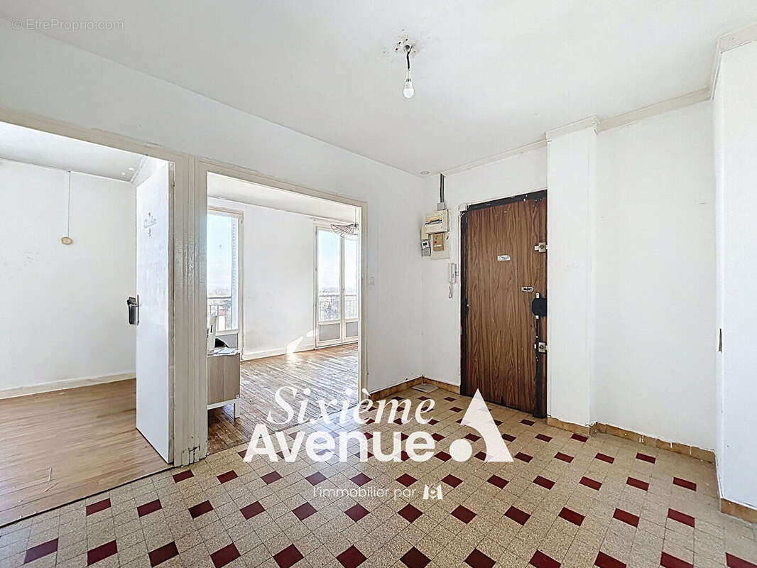 Appartement à DECINES-CHARPIEU