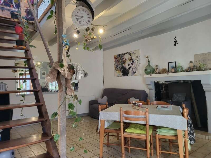 Maison à SAINT-LOUP-LAMAIRE