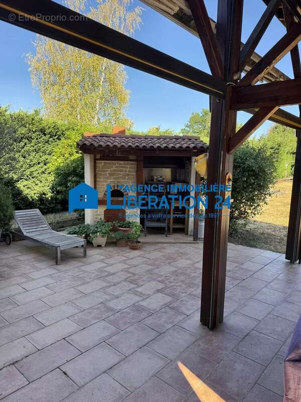 Maison familiale de 198 m2 au calme avec beau  terrain plat – Secteur prisé de La Chapelle-d’Aurec - photo 10