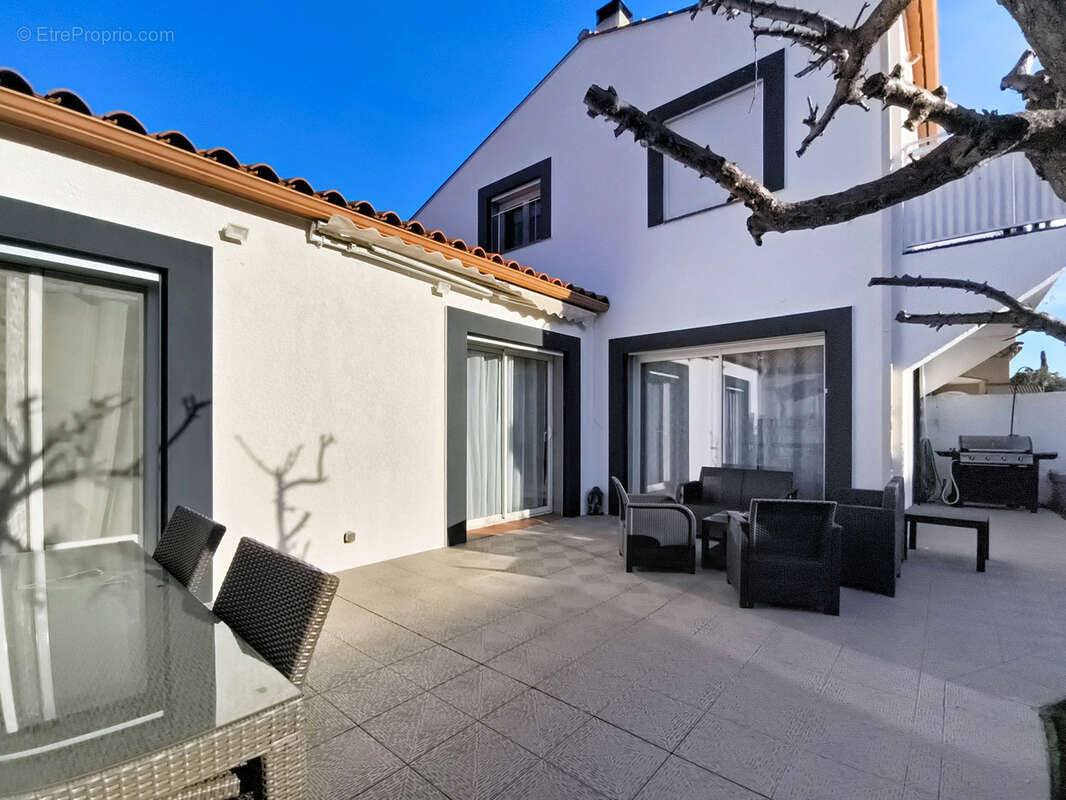 Maison à VILLELONGUE-DELS-MONTS