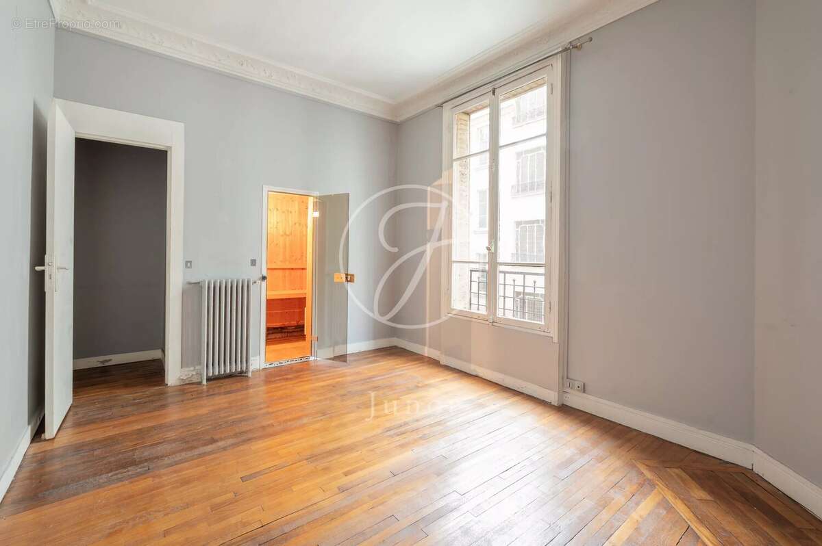 Appartement à PARIS-7E