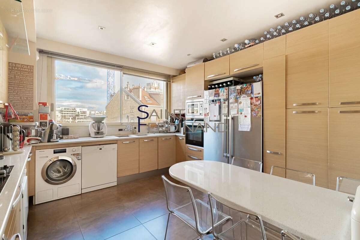 Appartement à NEUILLY-SUR-SEINE
