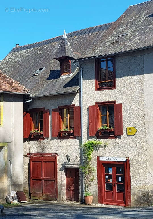 Maison à SEGUR-LE-CHATEAU