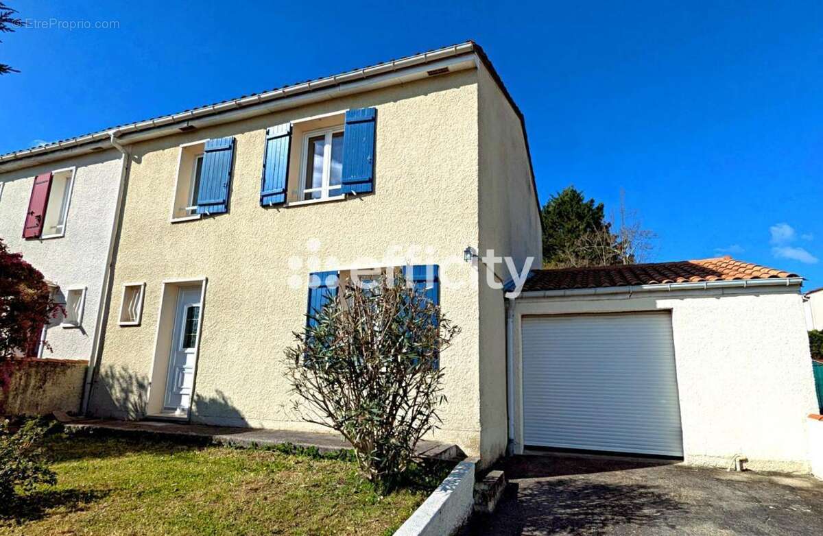 Maison à SAINT-YRIEIX-SUR-CHARENTE