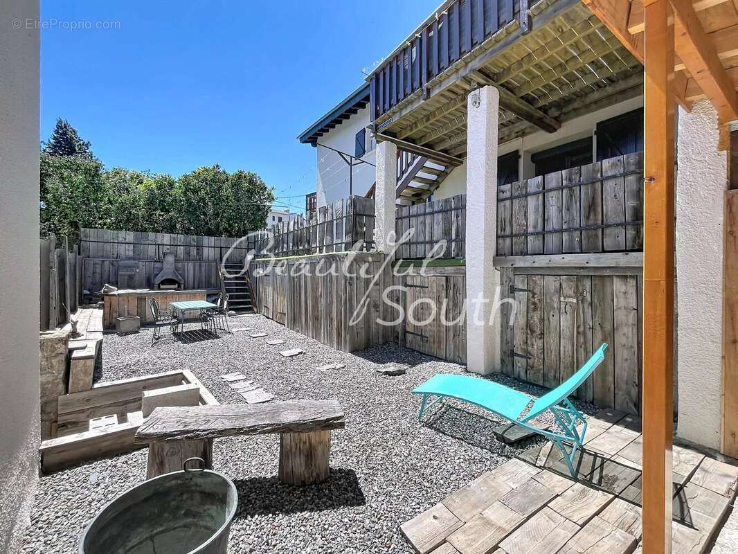 Maison renovee avec terrasses et parking, formigueres - photo 2