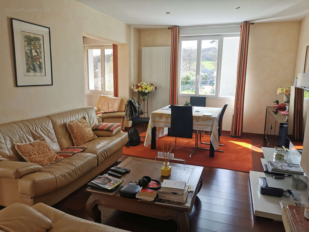 Maison à MURAT-SUR-VEBRE