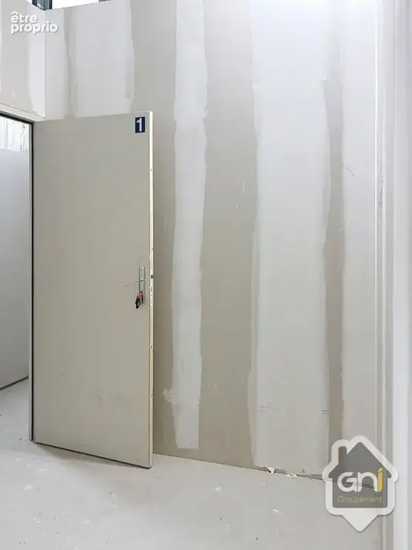 Vente de 2 bureaux et 11box de stockage - photo 10