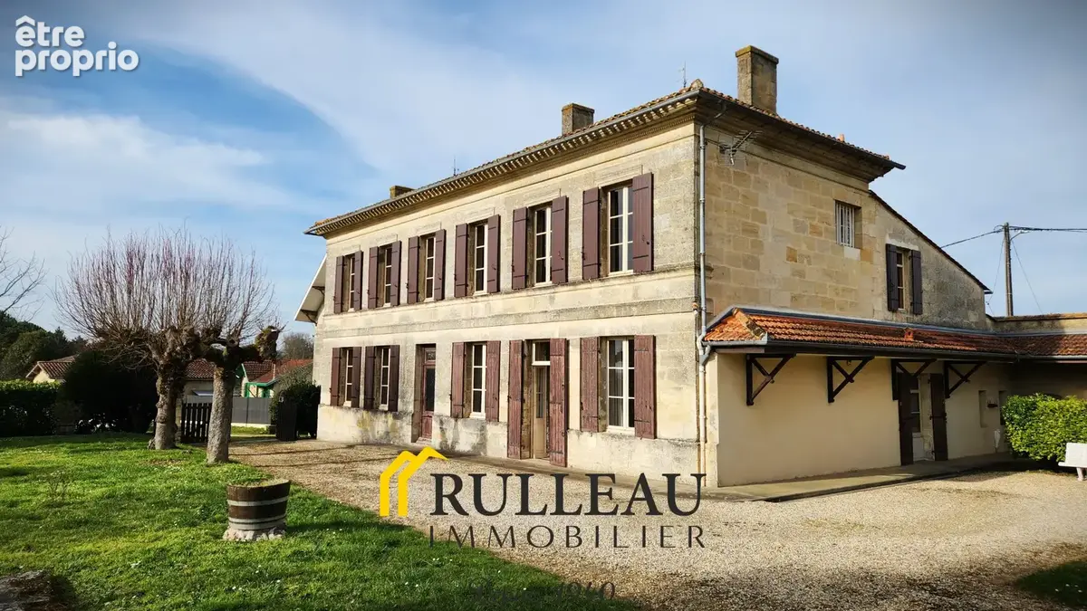 Belle girondine en pierre avec vue - dépendances et grand jardin - BOURG - photo 2