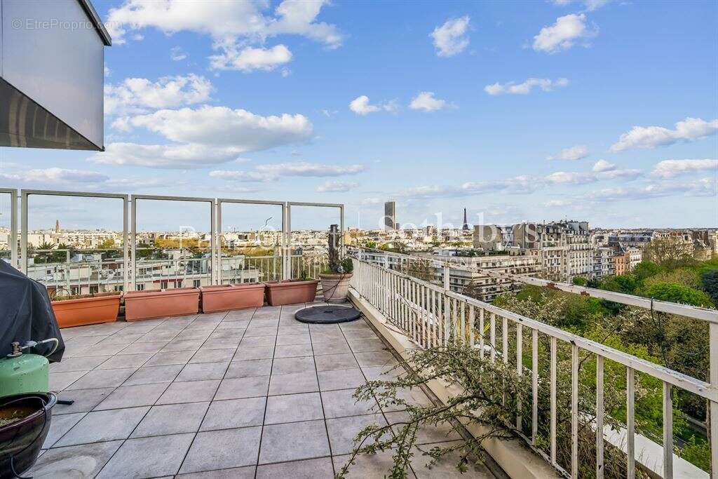 Appartement à NEUILLY-SUR-SEINE