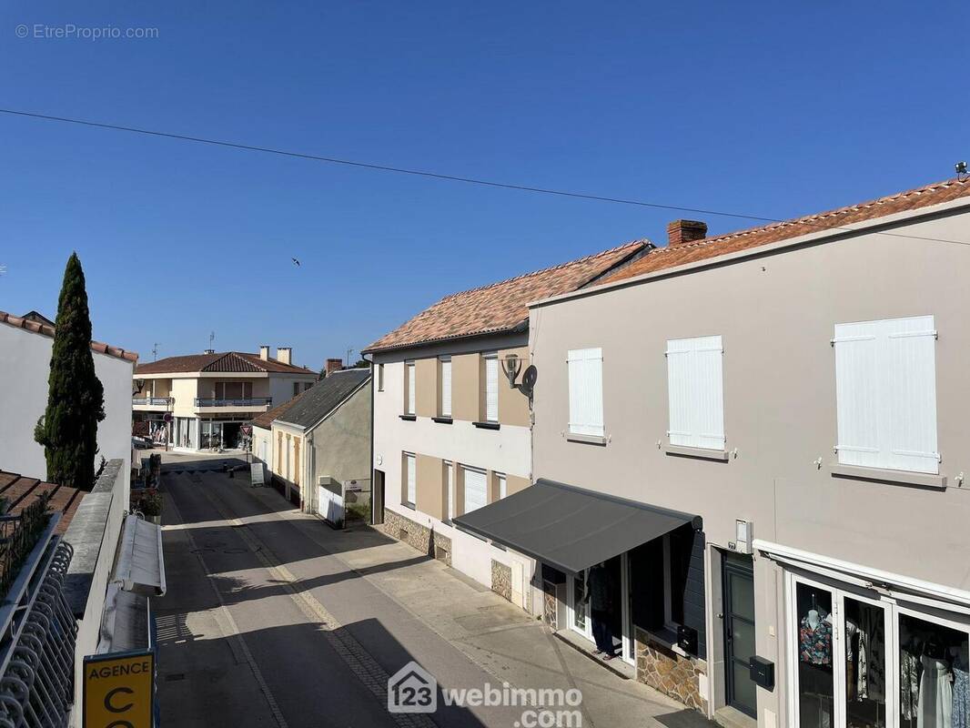 Appartement plein centre proche de toutes commodités. - Appartement à JARD-SUR-MER