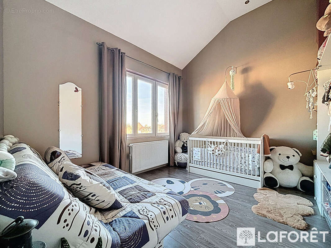 Maison à LA CHAPELLE-D'ARMENTIERES