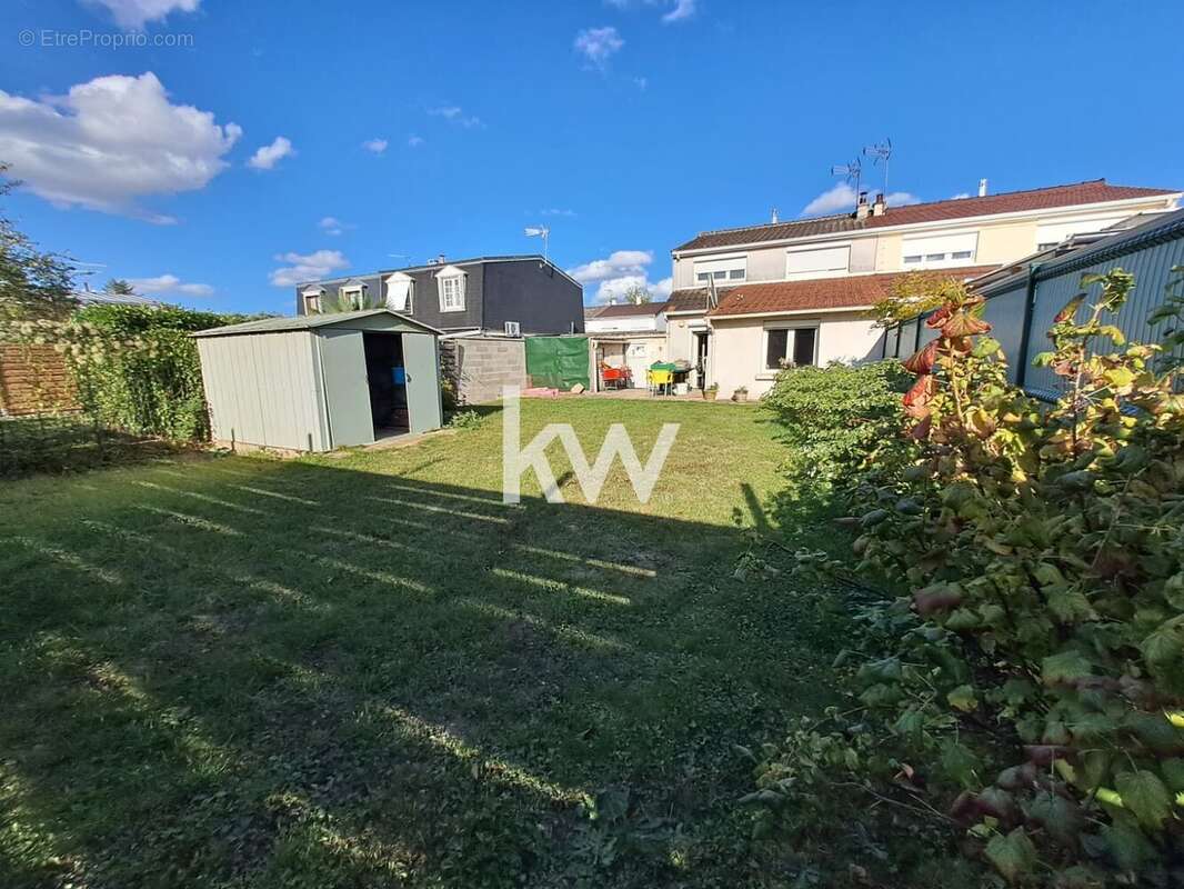 Maison à COMBS-LA-VILLE