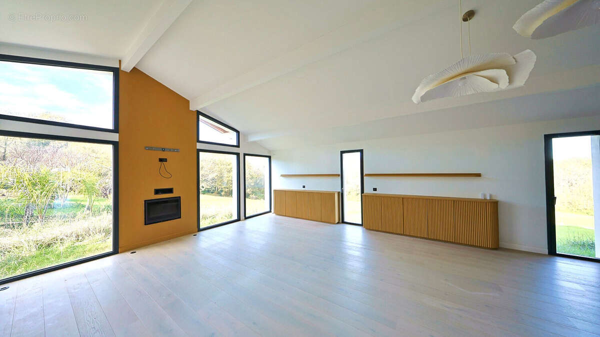 Maison à BASSUSSARRY