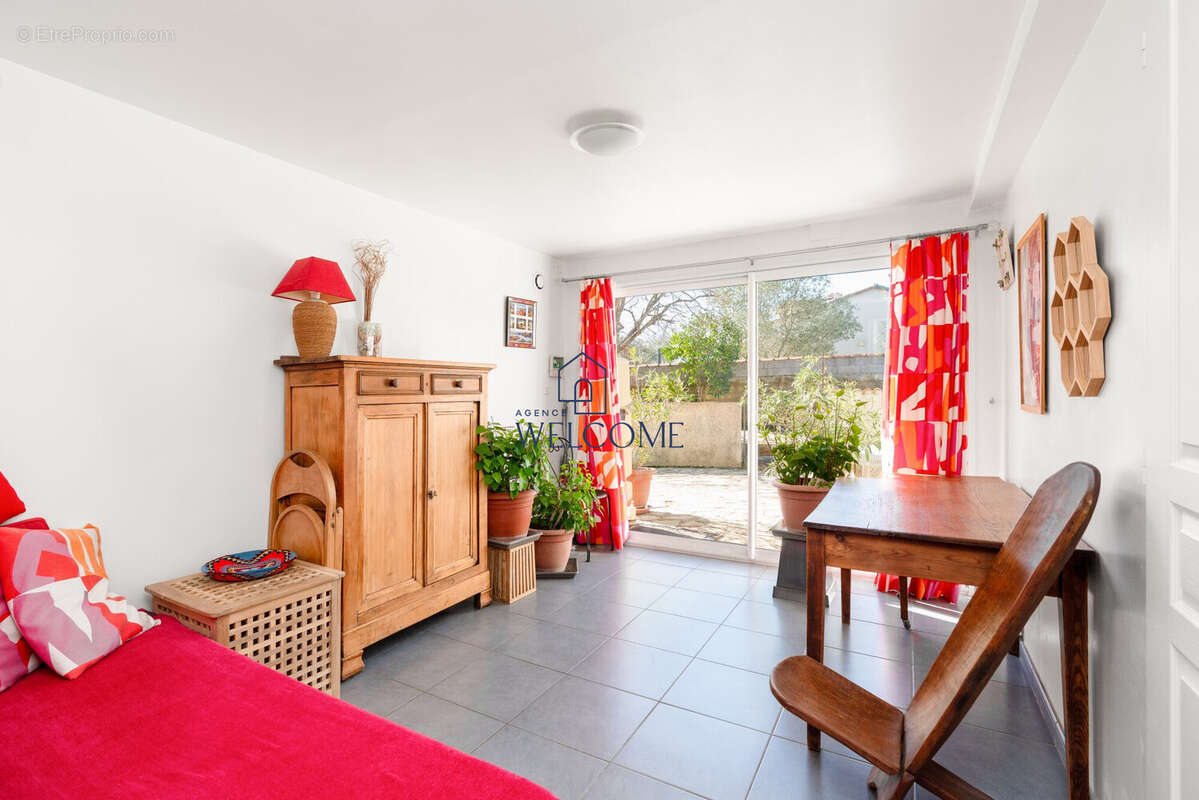 Maison à MONTBAZIN