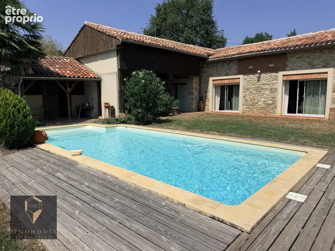 Propiété t7 - 220 m2 - 6 hectares - piscine - installations équestre - photo 2