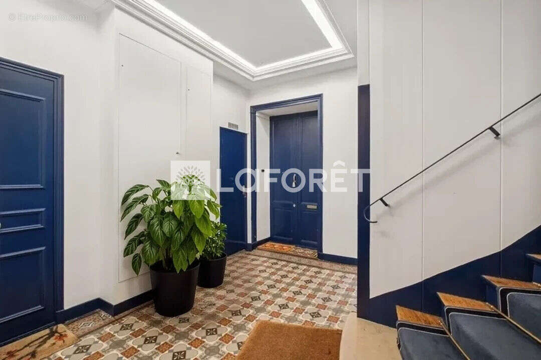 Trois pièces 46m² à rénover - Gros Caillou / Saint Dominique - photo 2