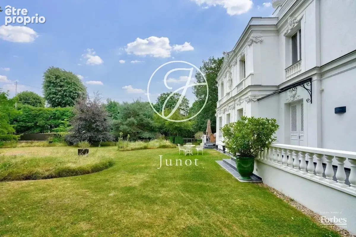 Le Vésinet - SUD - Maison - 6 chambres - 300m² - Terrain 1800m² avec piscine. - photo 30