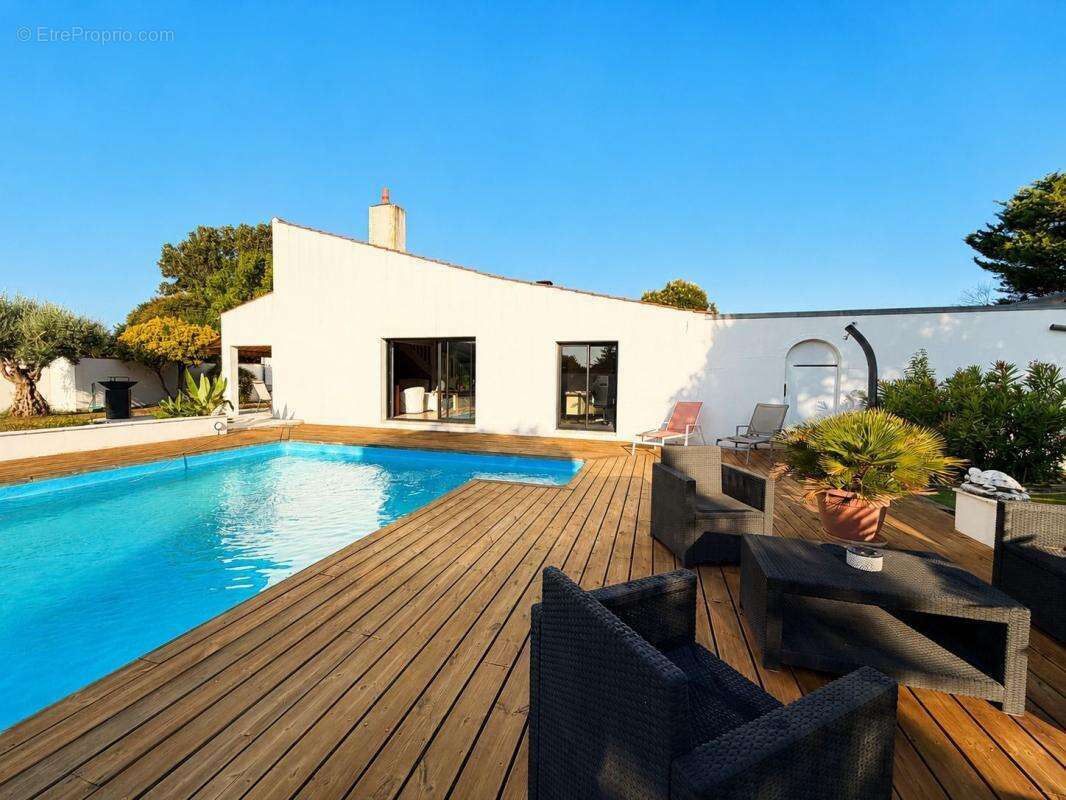 Aytré – ensemble immobilier à vocation professionnelle avec maison d’habitation - photo 13