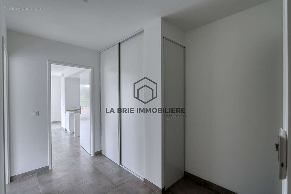 Appartement à EMERAINVILLE