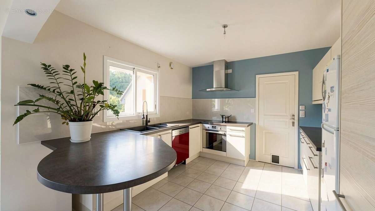 Maison 125 m² à Bourg-Des-Comptes  - photo 6