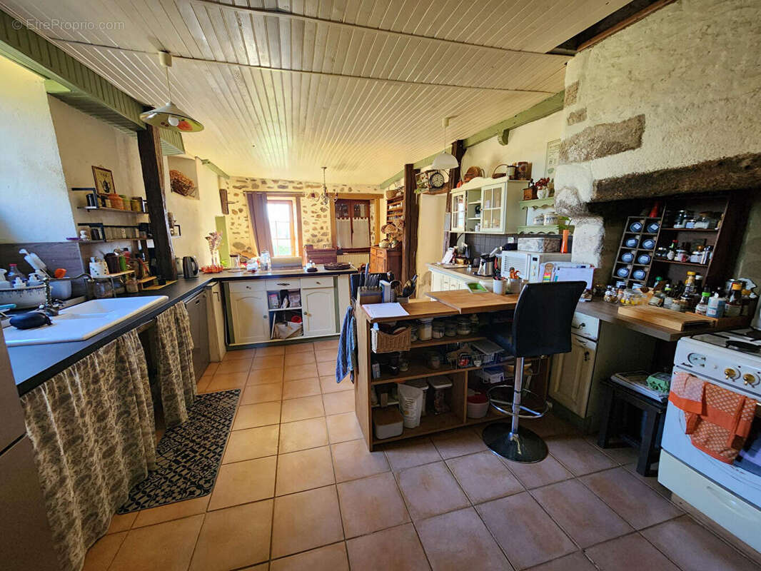 Maison à BRILLAC