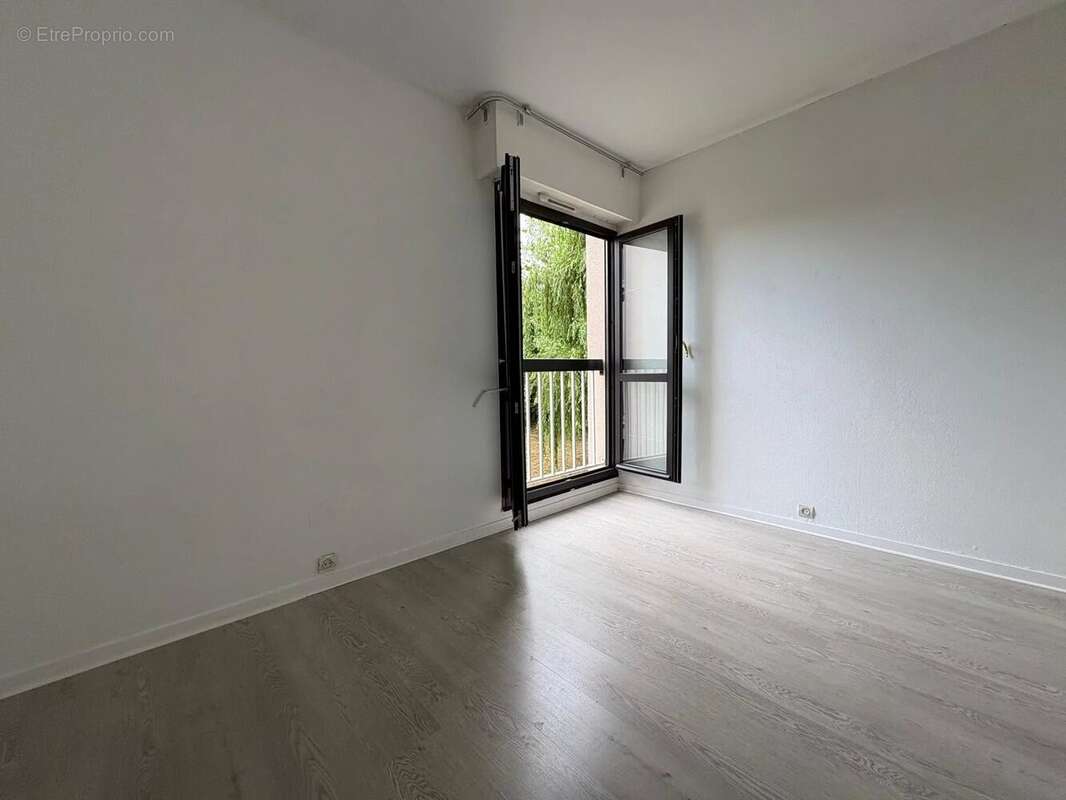 Appartement à LES CLAYES-SOUS-BOIS