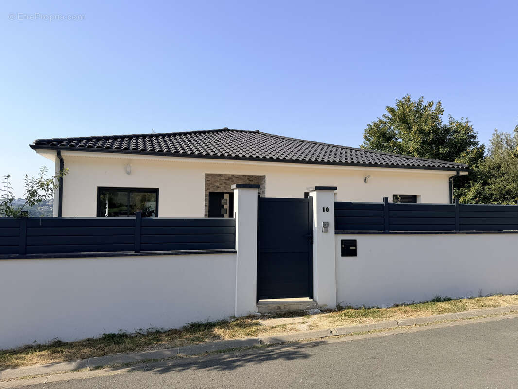 Maison 7 pièces de 164 m2 avec un grand garage et une piscine. - photo 20