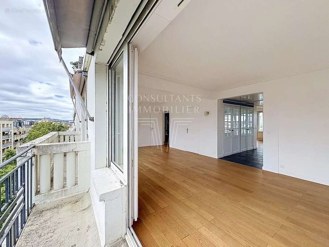 Appartement à PARIS-16E