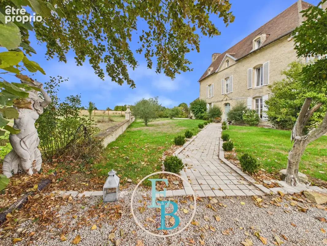 Propriété d'exception sur pré de 1,5 hectare avec maison principale, logement indépendant et dépendances - photo 4