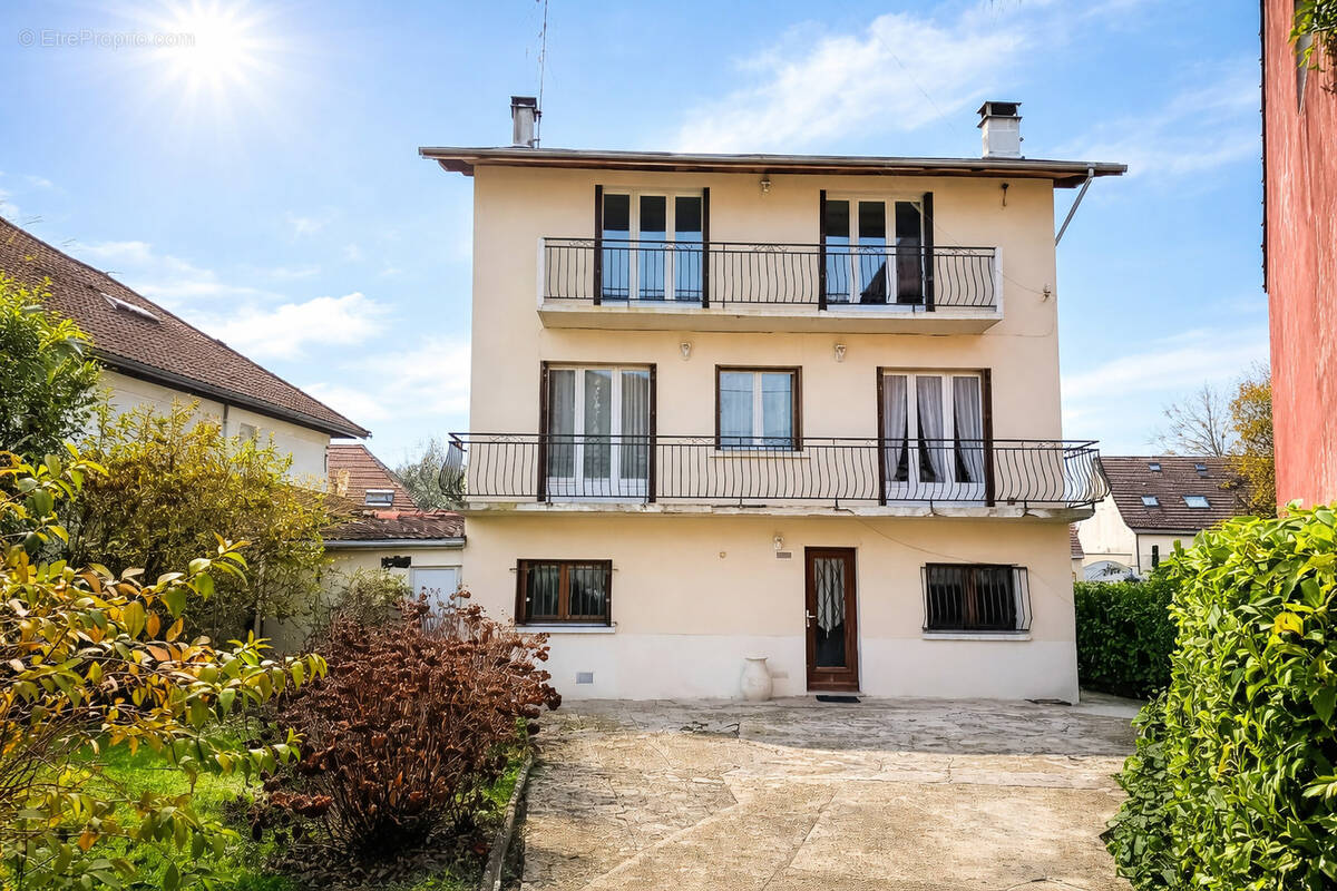 Maison à OZOIR-LA-FERRIERE