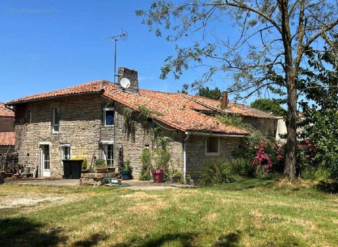 Maison à NANTEUIL-EN-VALLEE