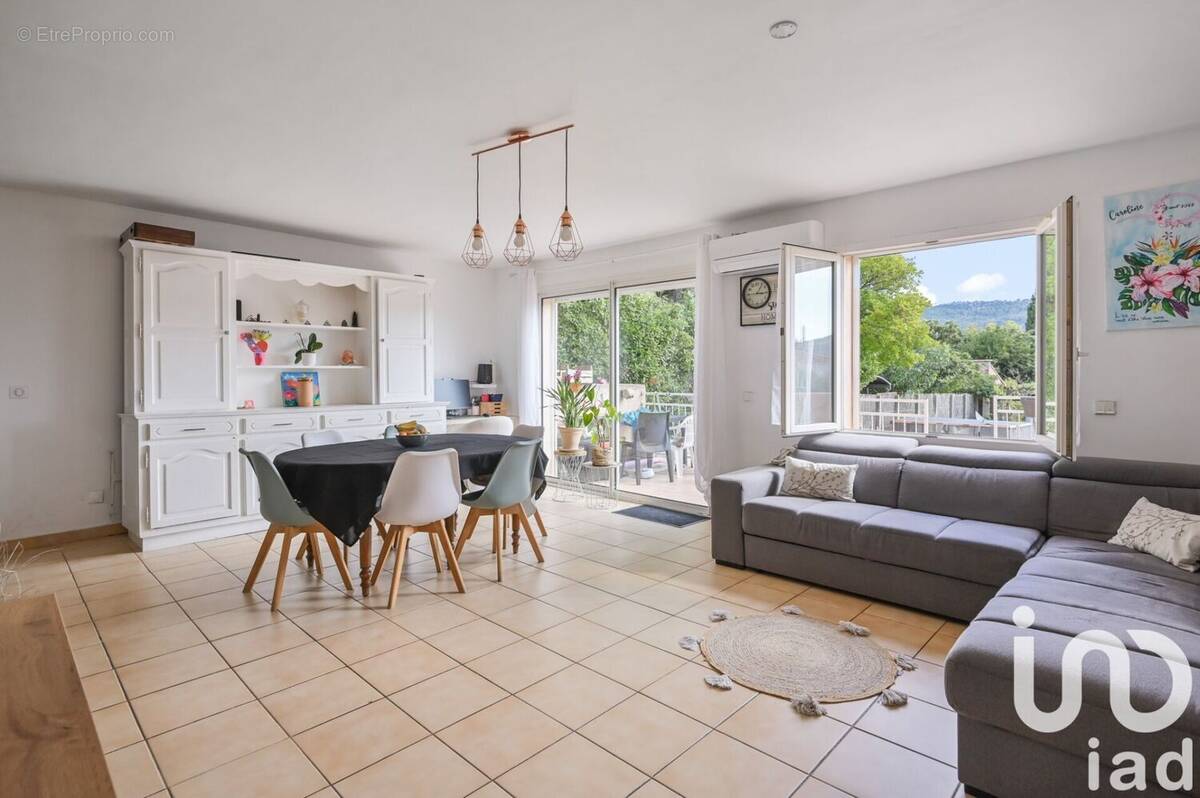 Photo 1 - Appartement à CUGES-LES-PINS