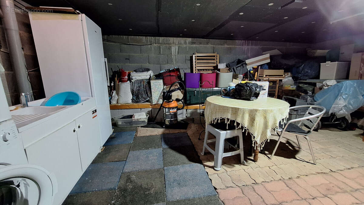 Maison à SAINT-GENES-CHAMPANELLE