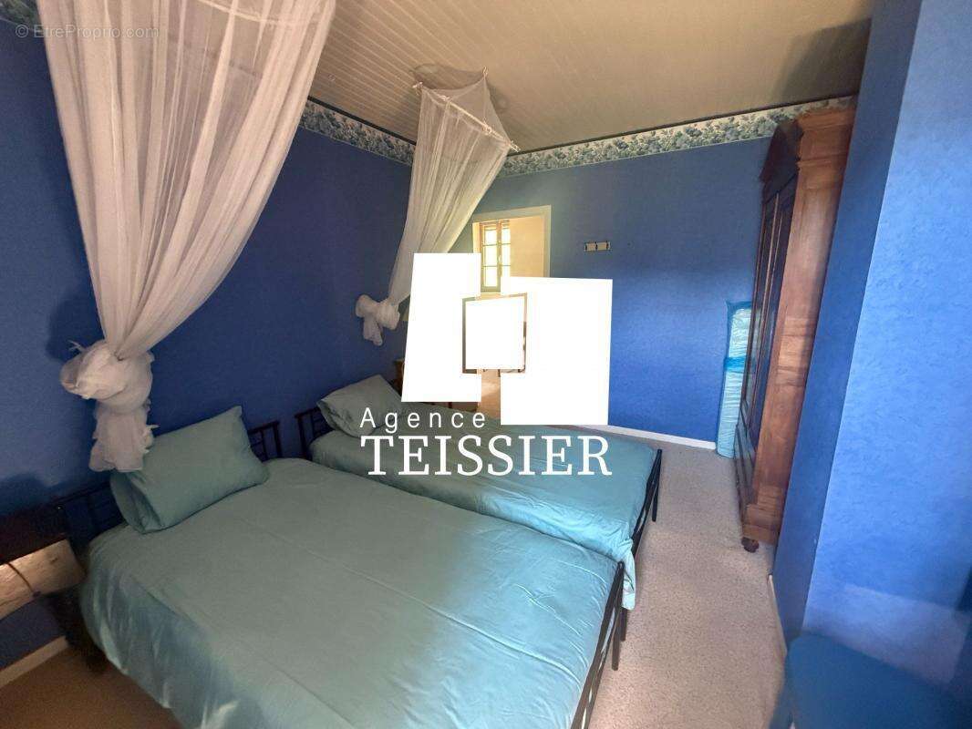 Maison à SAINT-MELANY