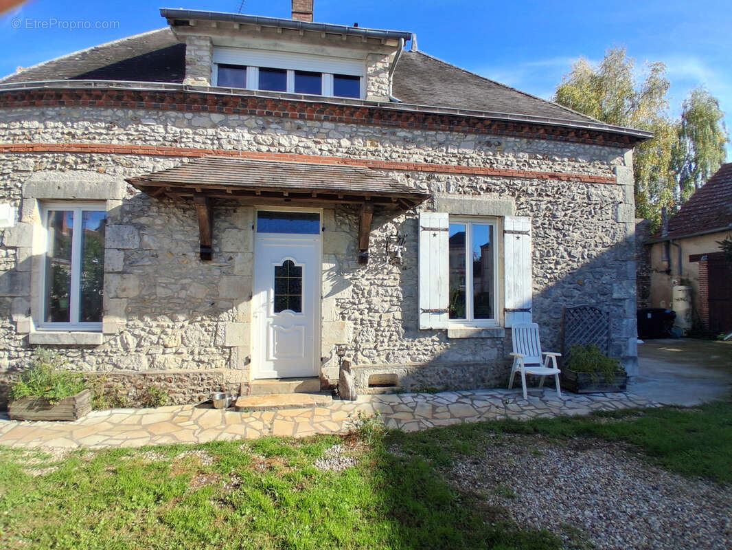 Maison de village avec jardin et garage - photo 9