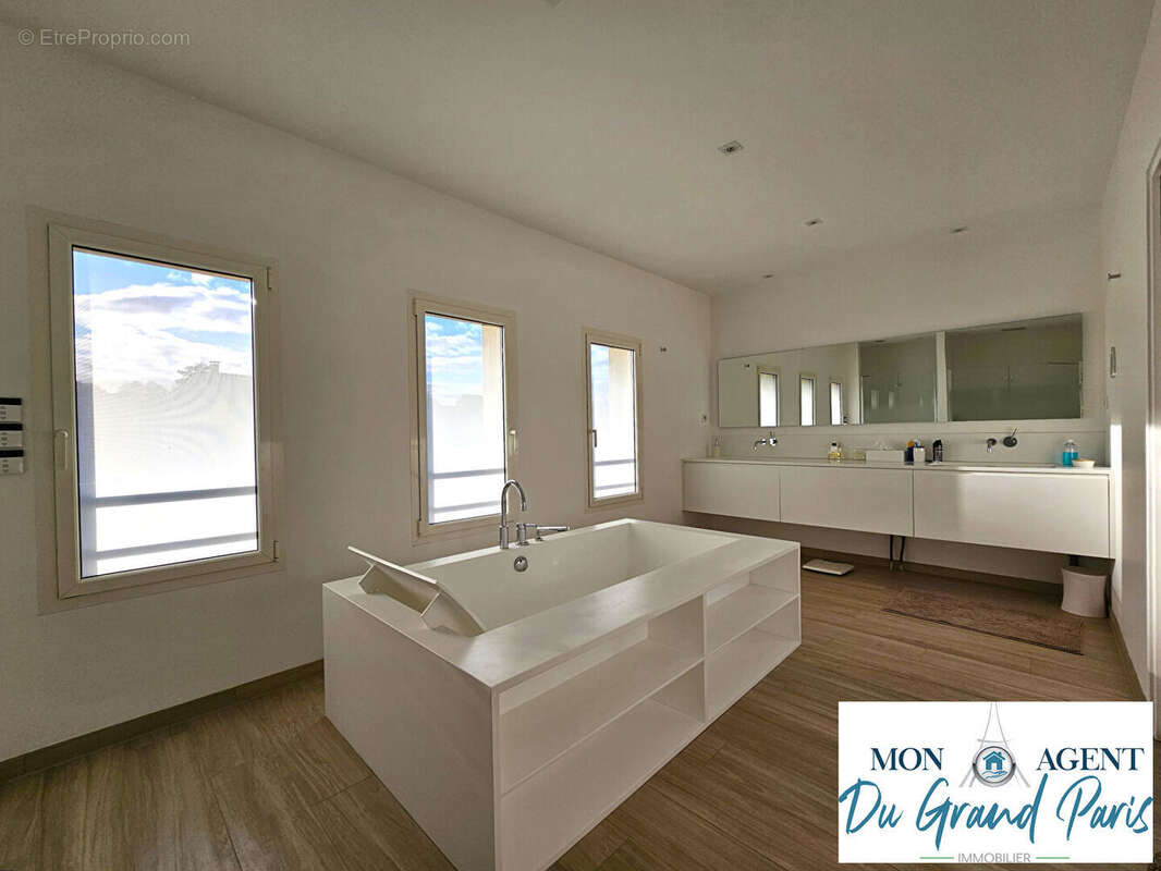 Maison à TOUSSUS-LE-NOBLE