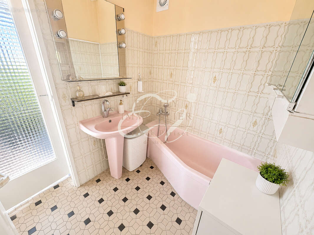 Vente 69130 ecully appartement t3, 67 m2 balcon, cave et garage - photo 5