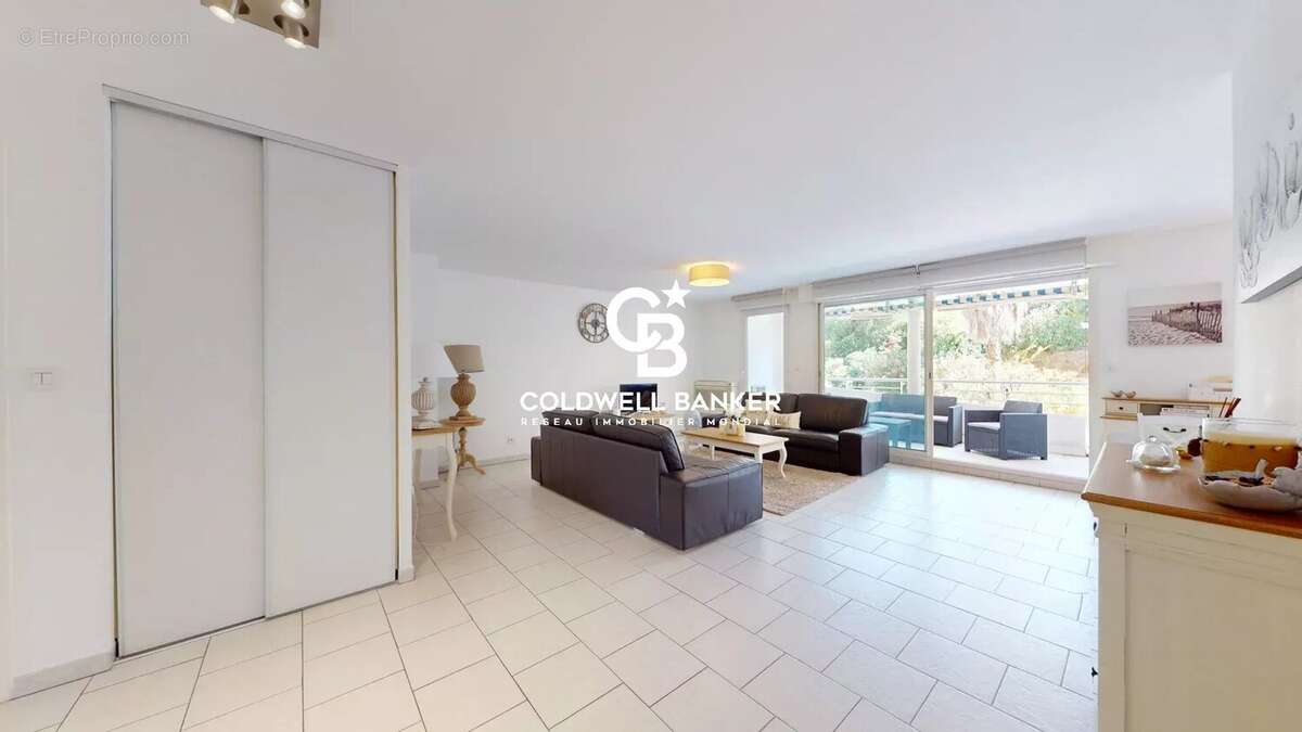 Spacieux appartement avec terrasses et double garage, à deux pas du port et des plages - photo 10