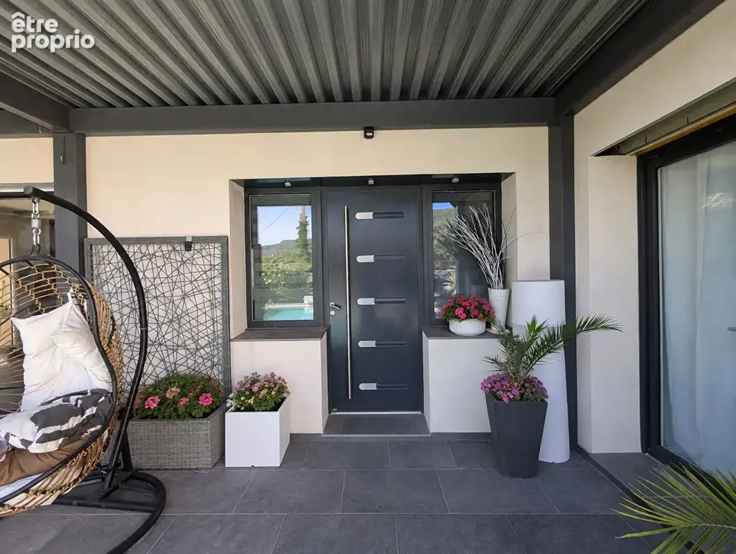 AUPS, superbe villa contemporaine avec piscine proche du village. - photo 2