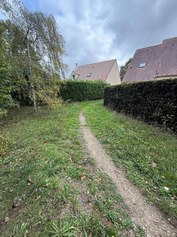 Terrain à SAINT-PIERRE-DU-PERRAY