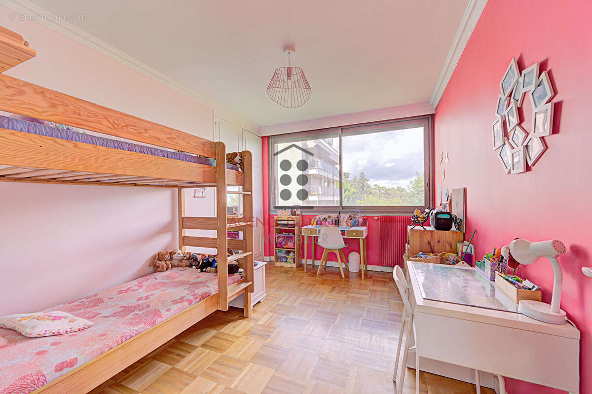 Appartement Saint-Cloud / 5 pièces 112,17 m2 / En parfait état avec une belle vue dégagée - photo 9