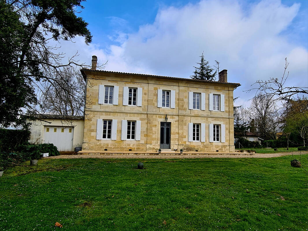 Maison à SAINT-MEDARD-DE-GUIZIERES