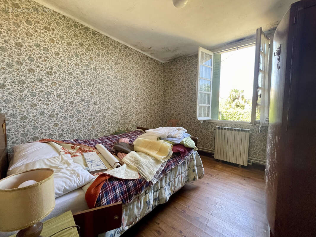 Maison ancienne, trois chambres, garage à rafraichir - photo 7