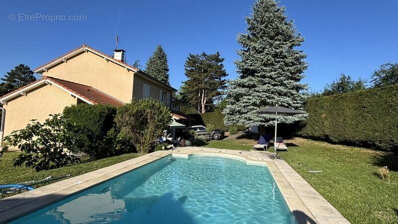 Chasselay village prisé - Maison de 155 m² - Piscine chauffée - photo 2
