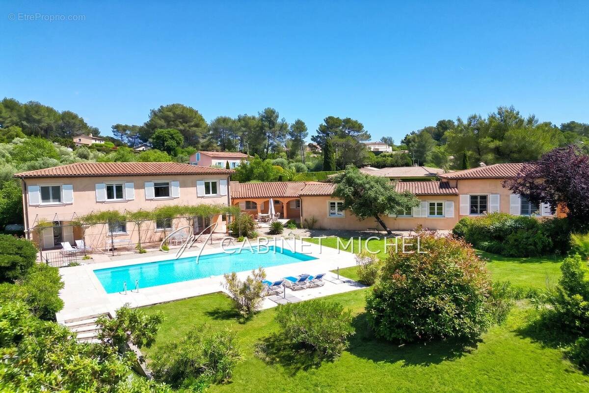 Maison à ROQUEFORT-LES-PINS