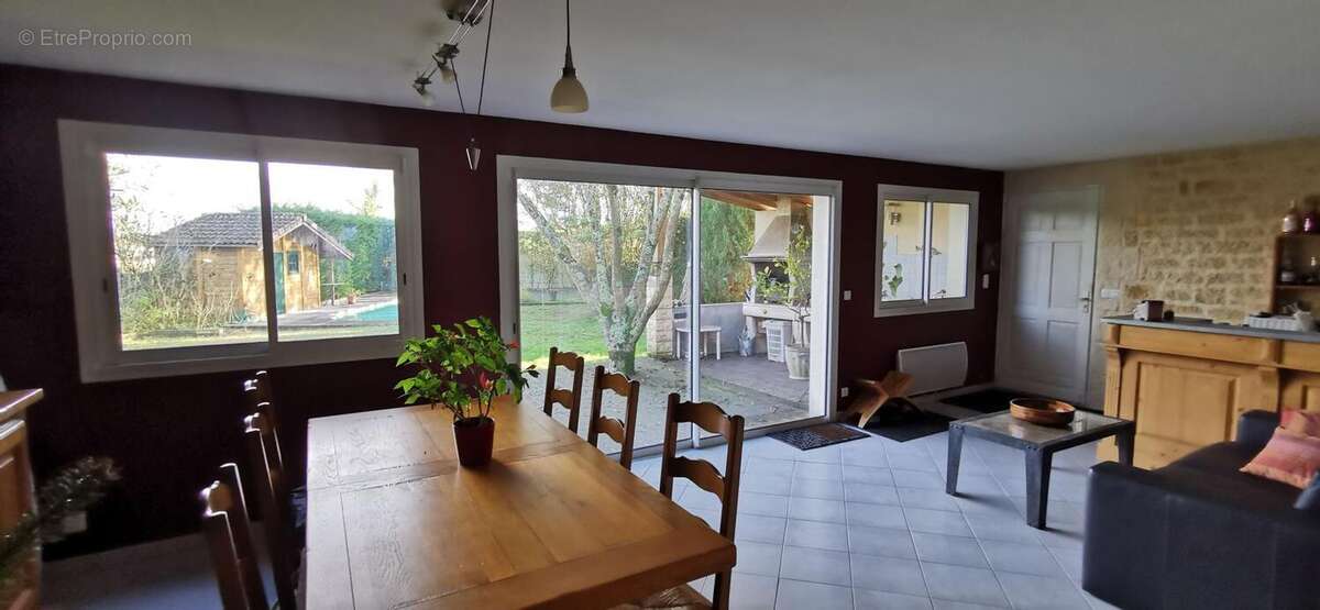 Maison à AMBARES-ET-LAGRAVE