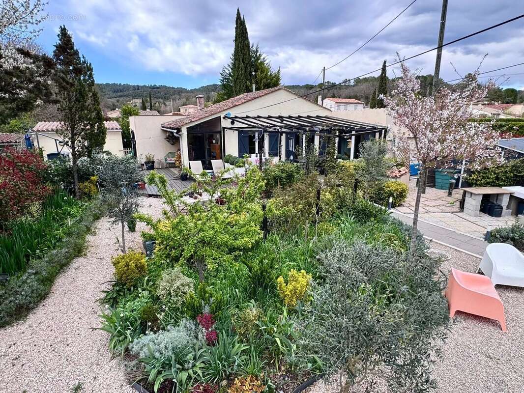 Maison à ENTRECASTEAUX