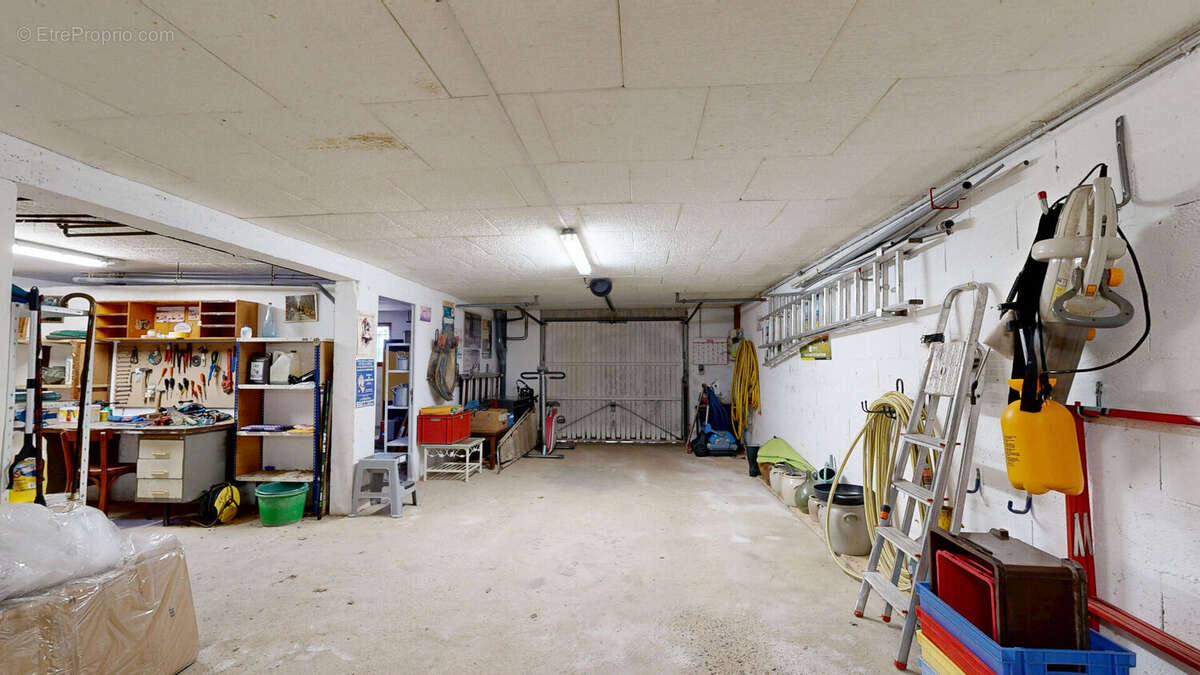 Maison à NEUILLY-LE-REAL