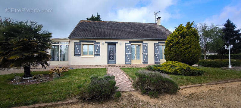 Maison à PRECIGNE
